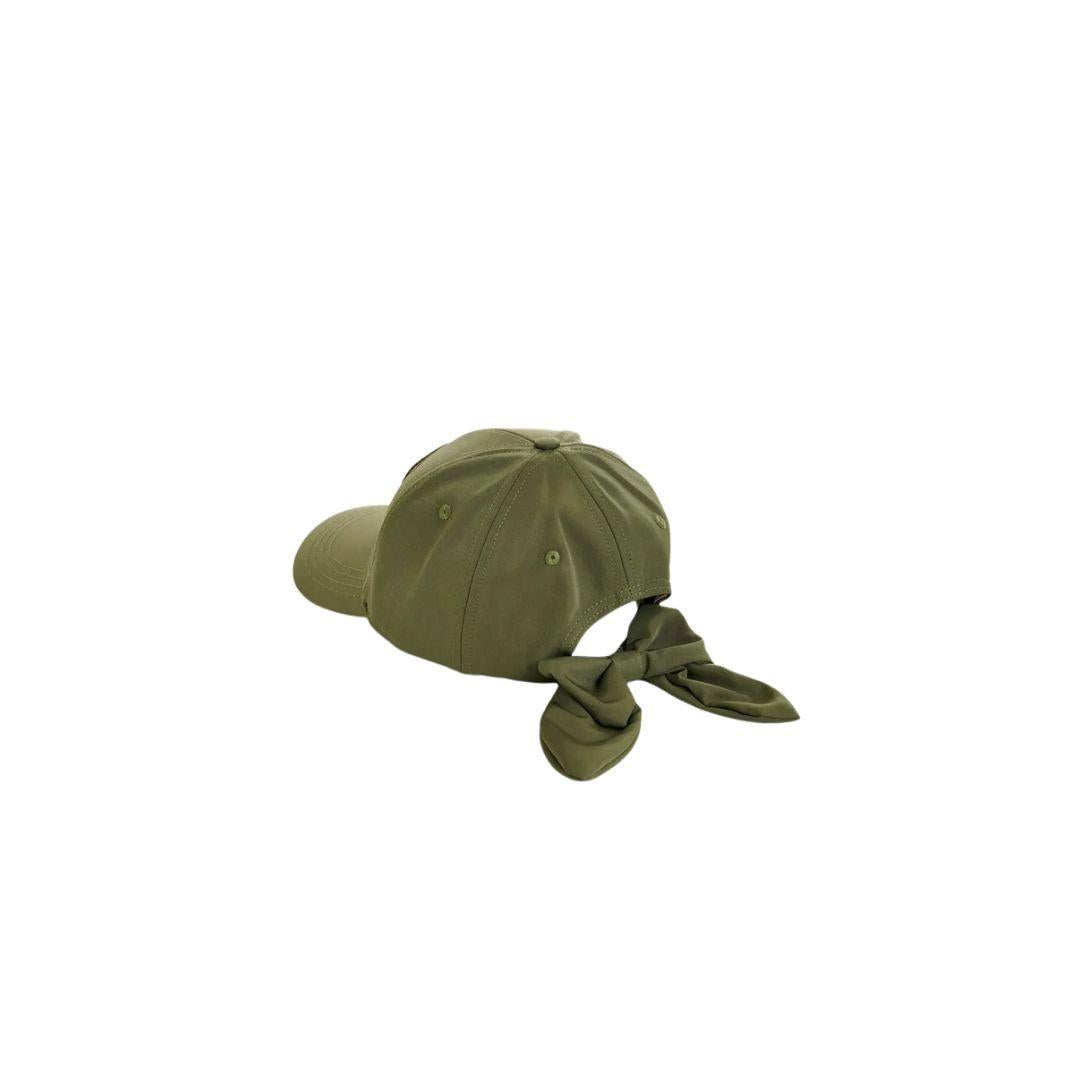 Berretto da baseball verde. JINY OLIVE ESSENTIEL ANTWERP