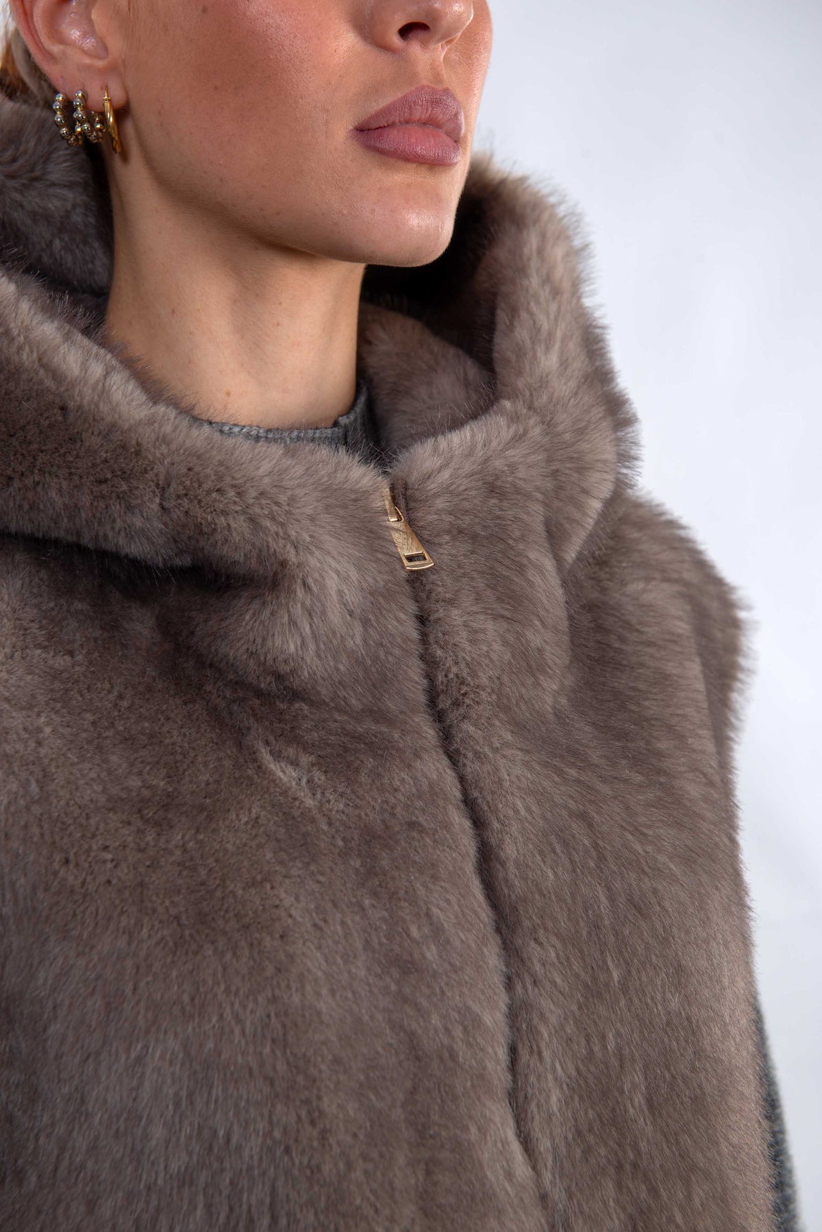 Gilet in ecopelliccia tortora 7364 TAUPE Bully 