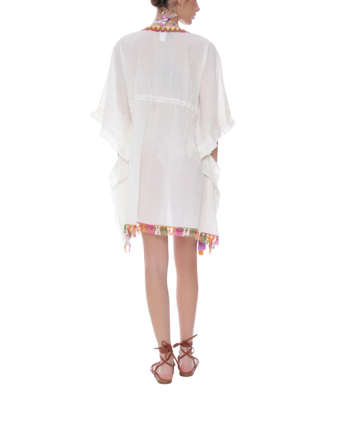 Poncho folk con ricami e nappine V6025 BIANCO MIss bikini 