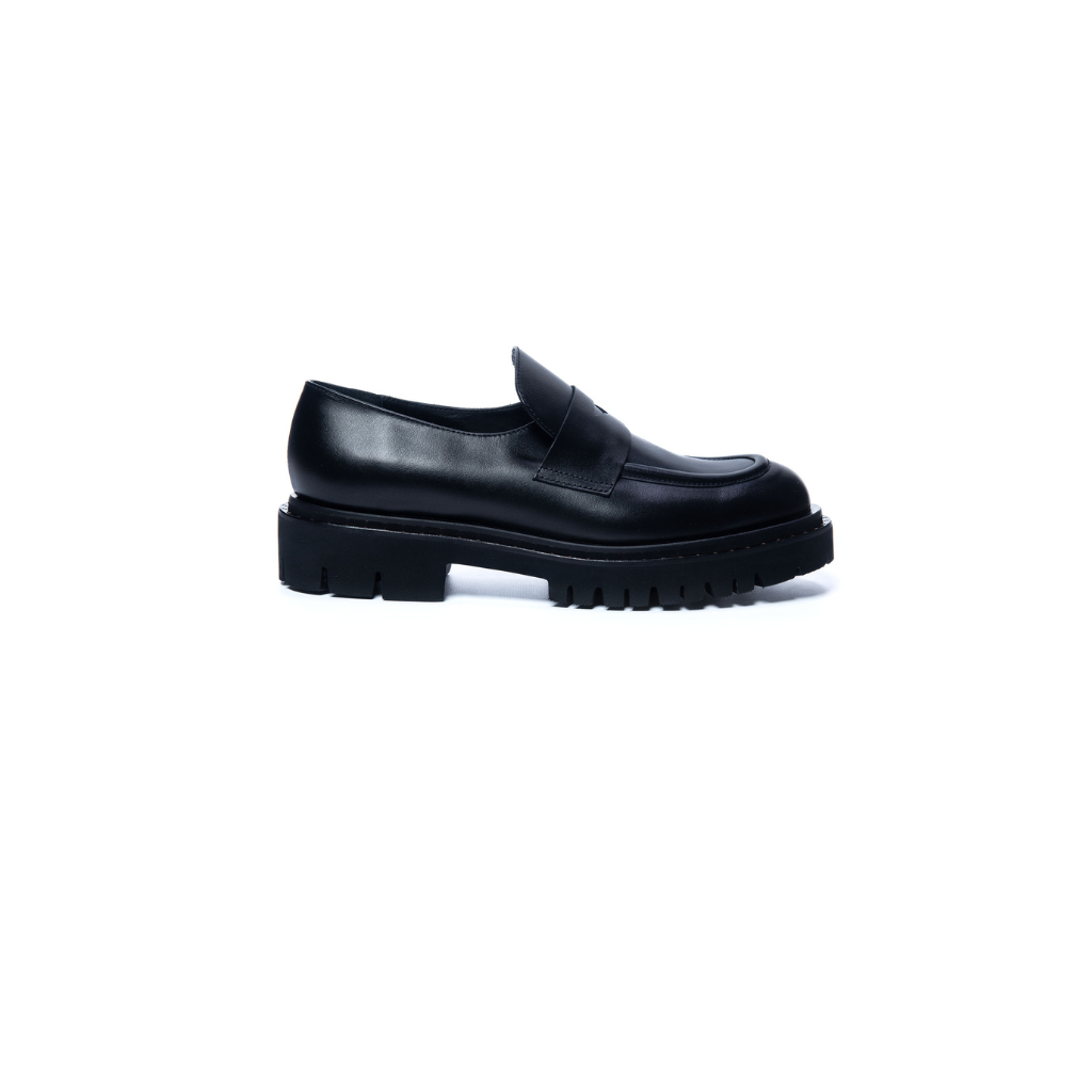 Mocassino nero con borchie. 1438 N ANNA F 