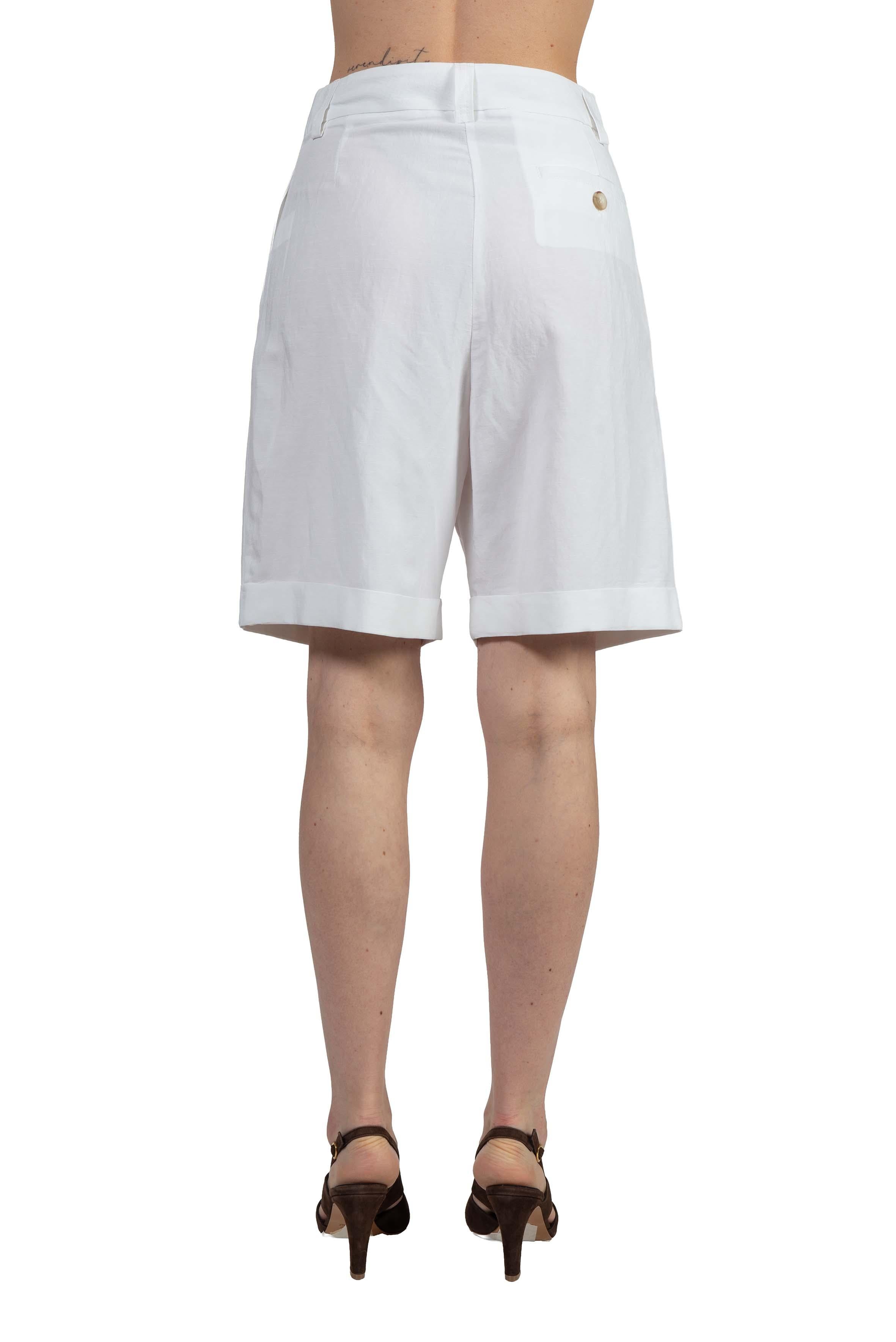 Bermuda bianco con pinces. 4836 2973 BIANCA ALICE MILLER 