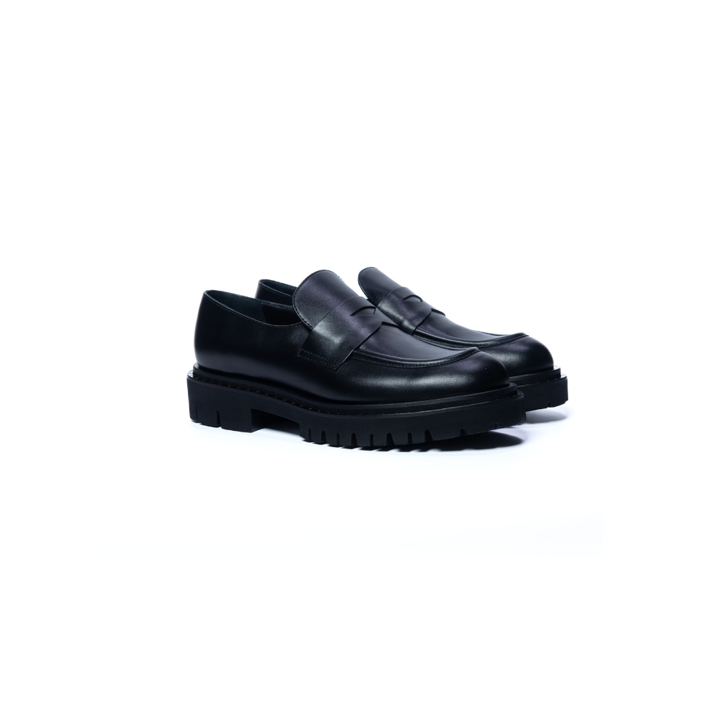 Mocassino nero con borchie. 1438 N ANNA F 