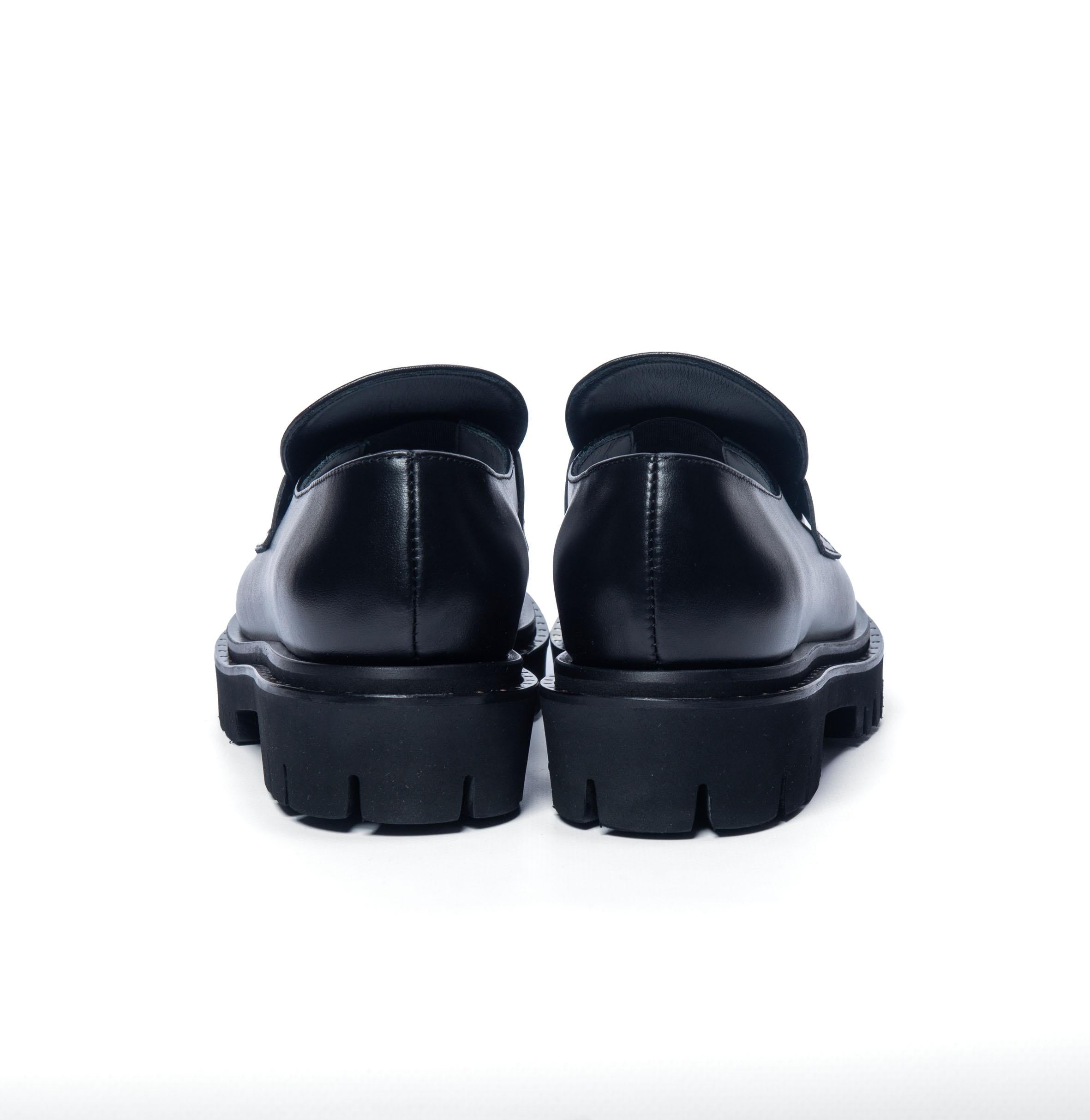 Mocassino nero con borchie. 1438 N ANNA F 